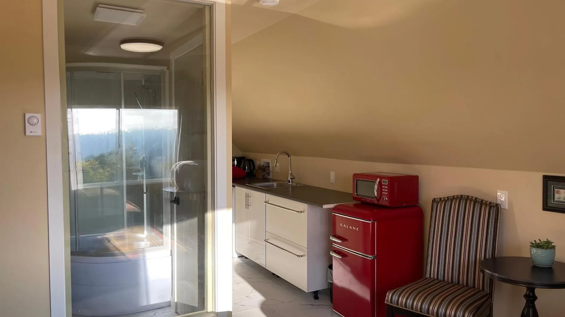 Uvic Ocean Peak House Apartment Victoria Homestay